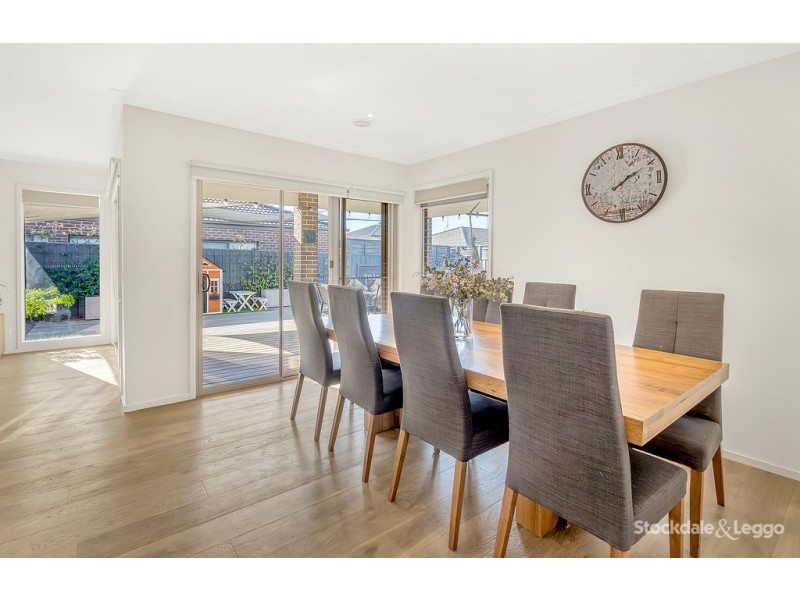 6 Selkirk Way, Mickleham VIC 3064