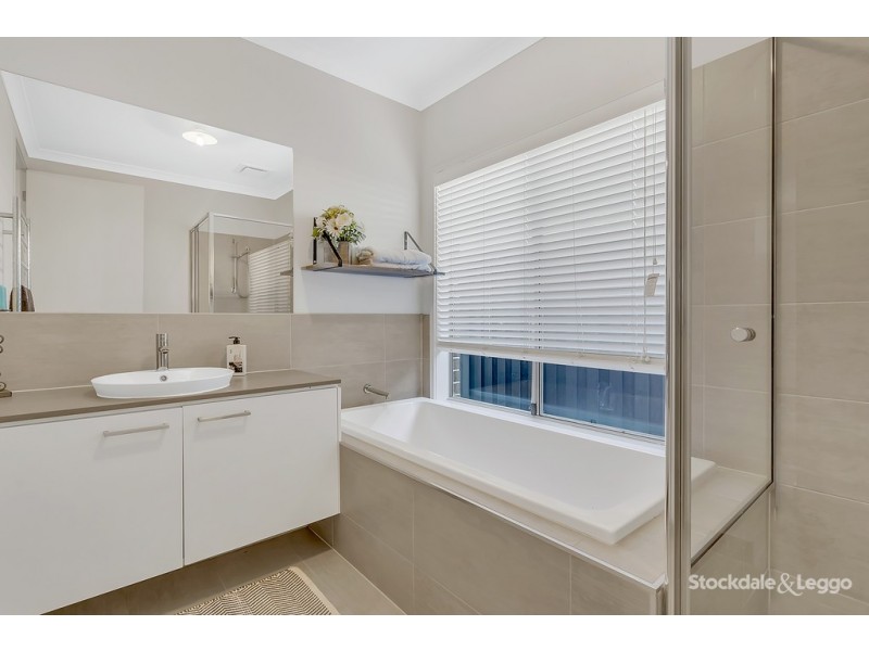 6 Selkirk Way, Mickleham VIC 3064