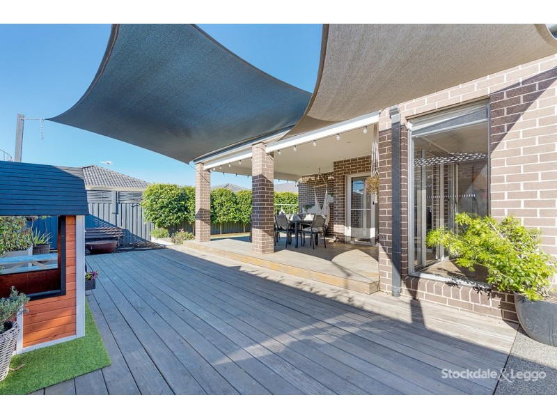 6 Selkirk Way, Mickleham VIC 3064
