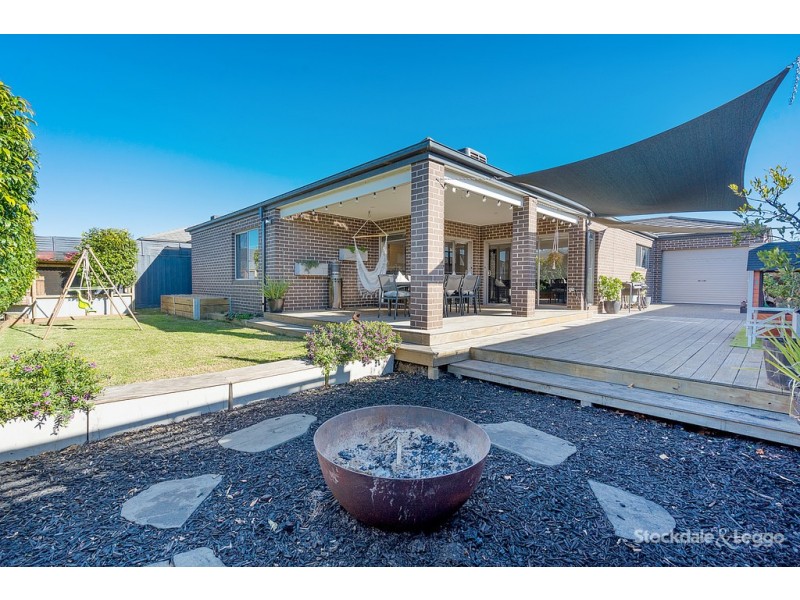 6 Selkirk Way, Mickleham VIC 3064