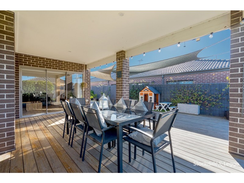 6 Selkirk Way, Mickleham VIC 3064