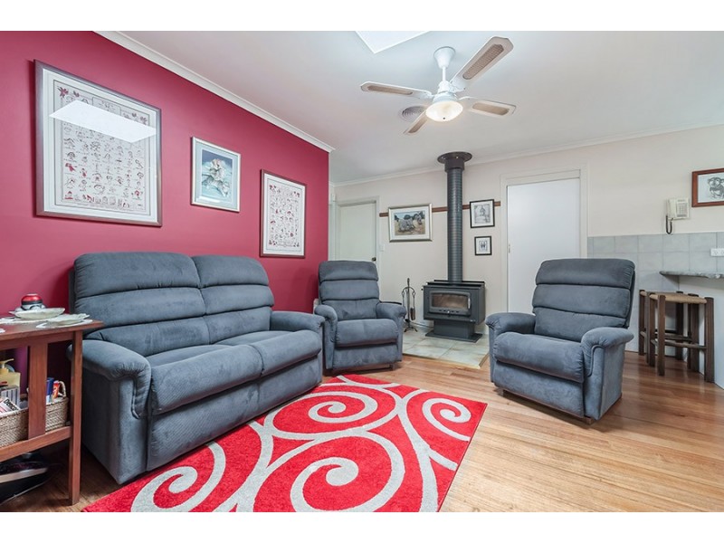 31 Craigieburn Road, Craigieburn VIC 3064