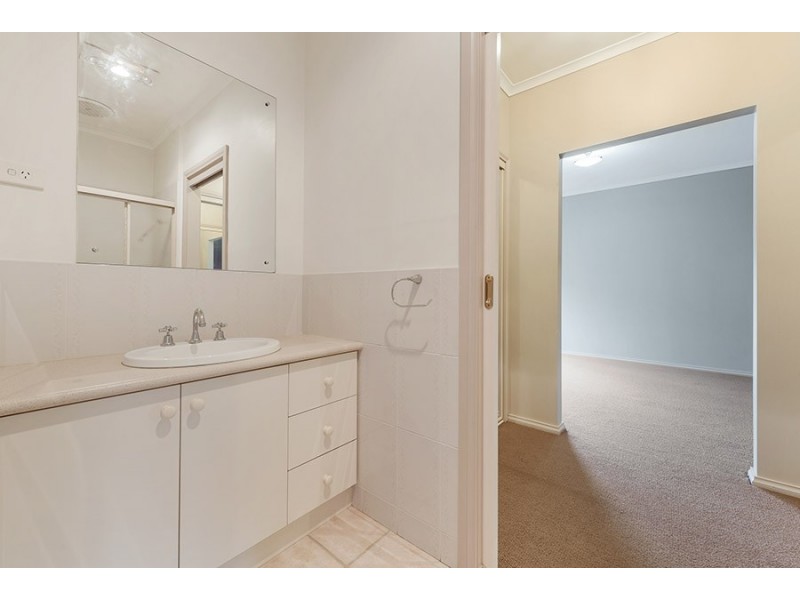 48 Reardon Crescent, Roxburgh Park VIC 3064