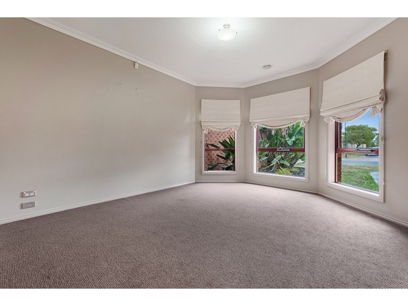 48 Reardon Crescent, Roxburgh Park VIC 3064
