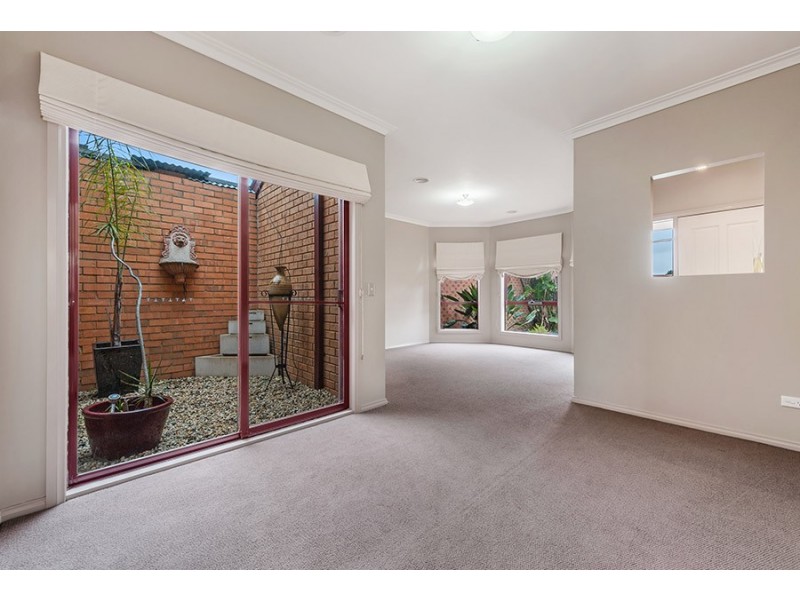 48 Reardon Crescent, Roxburgh Park VIC 3064