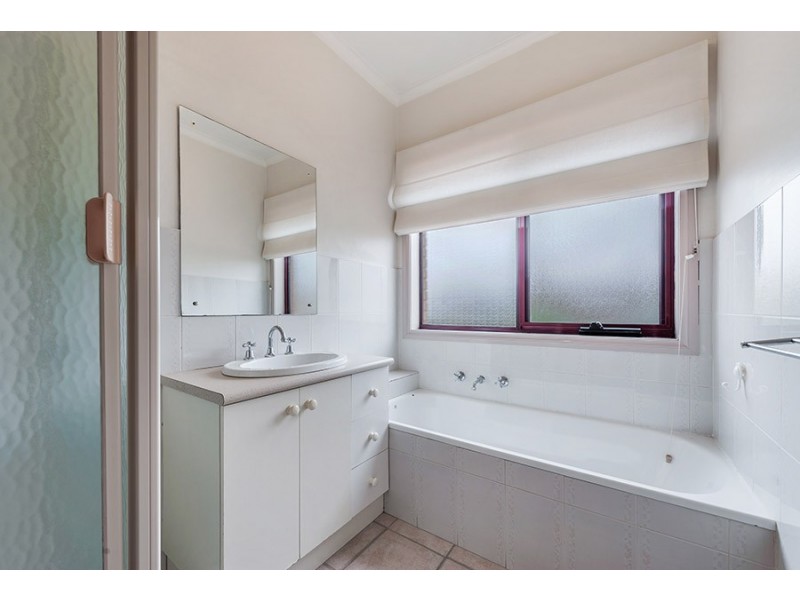 48 Reardon Crescent, Roxburgh Park VIC 3064