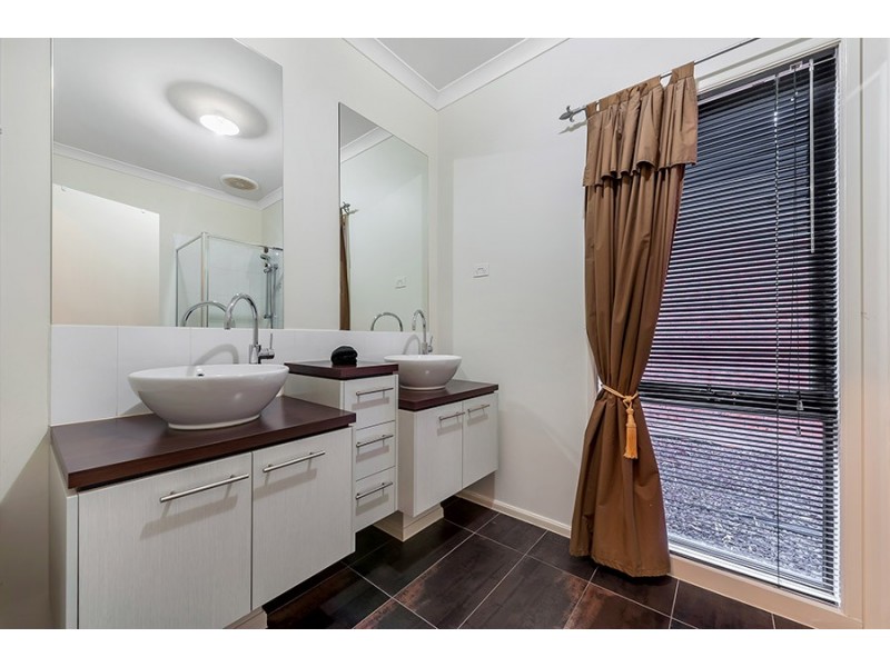 11 Black Range Avenue, Craigieburn VIC 3064