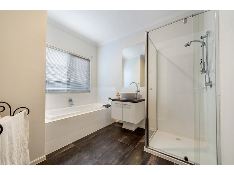 11 Black Range Avenue, Craigieburn VIC 3064