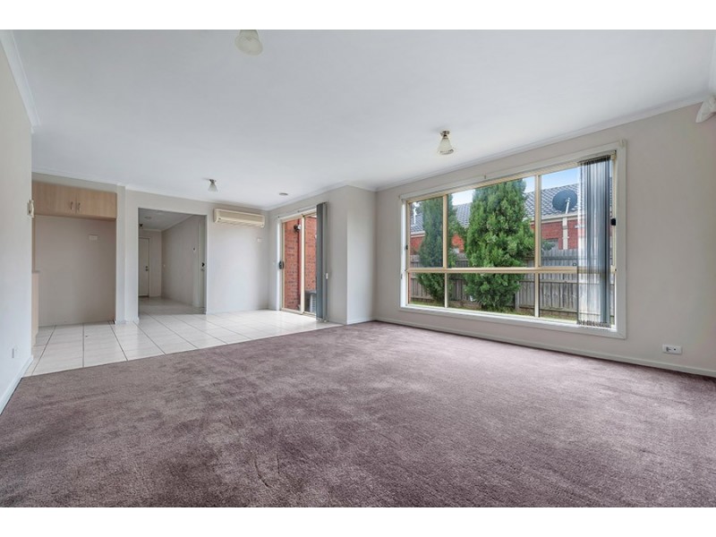 18 Edgewood Road, Roxburgh Park VIC 3064