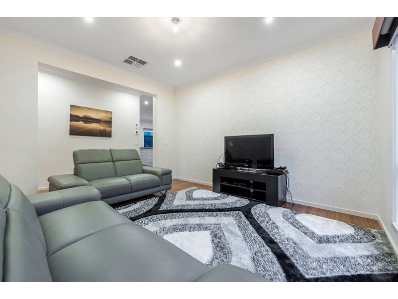 14 Bridgehaven Drive, Craigieburn VIC 3064