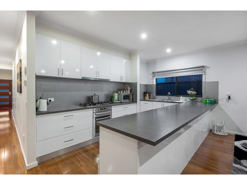 14 Bridgehaven Drive, Craigieburn VIC 3064