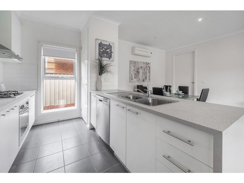 24 Middlesborough Drive, Craigieburn VIC 3064