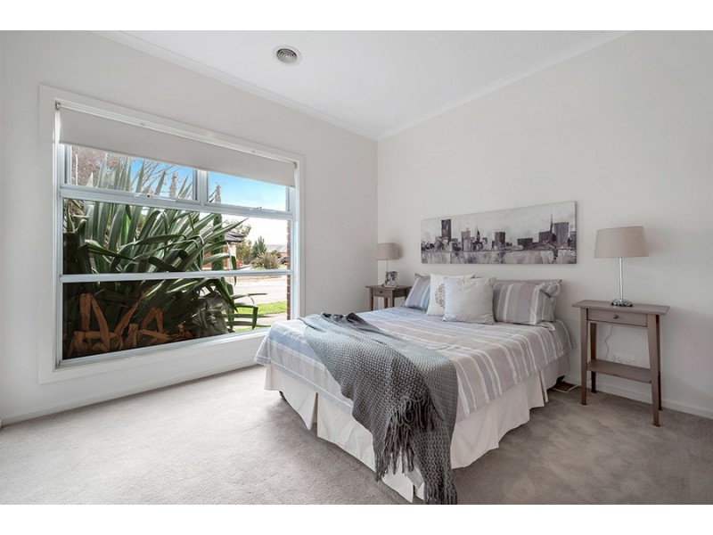 24 Middlesborough Drive, Craigieburn VIC 3064