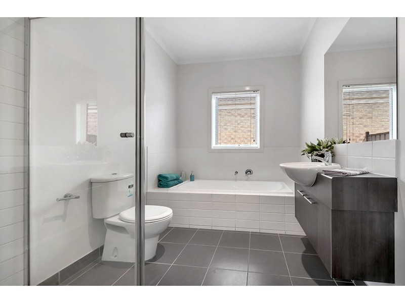 24 Middlesborough Drive, Craigieburn VIC 3064