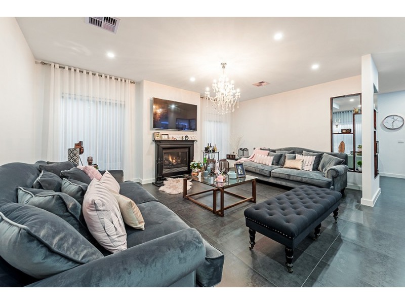 14 Milswyn Street, Craigieburn VIC 3064