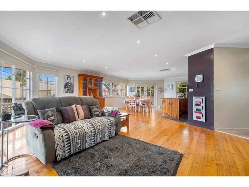 9 Dymock Court, Craigieburn VIC 3064