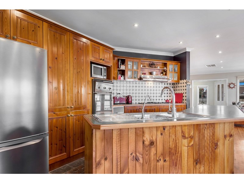 9 Dymock Court, Craigieburn VIC 3064