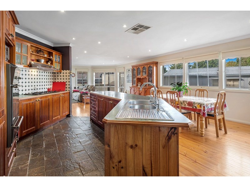 9 Dymock Court, Craigieburn VIC 3064
