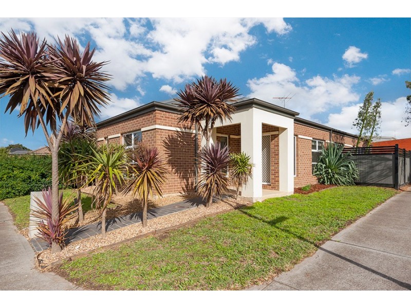 24 Middlesborough Drive, Craigieburn VIC 3064