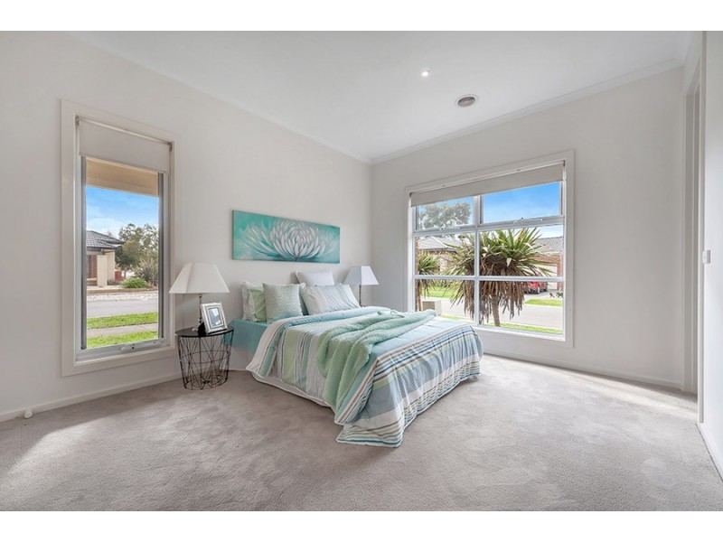 24 Middlesborough Drive, Craigieburn VIC 3064