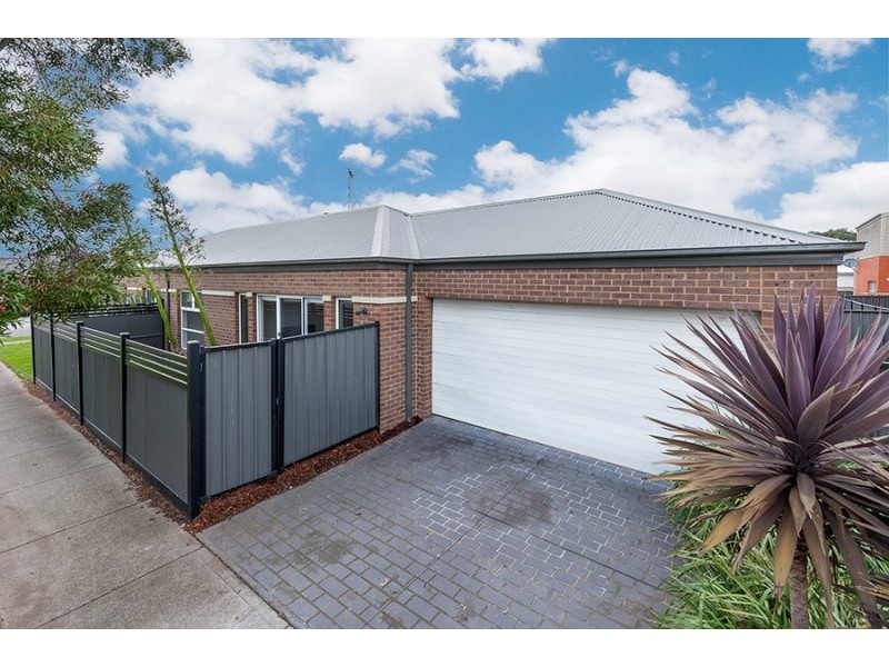 24 Middlesborough Drive, Craigieburn VIC 3064