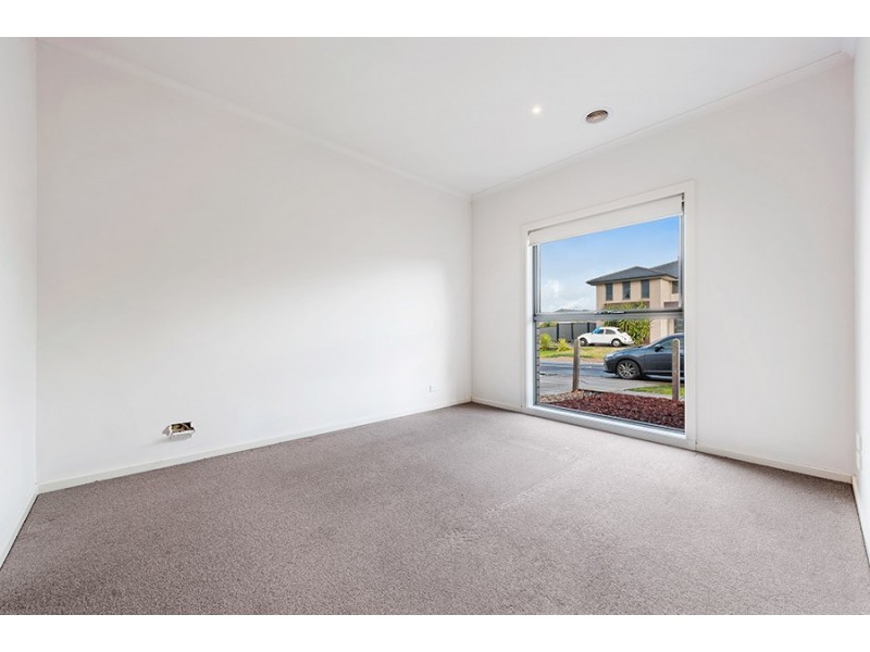 35 Mallacoota Way, Craigieburn VIC 3064