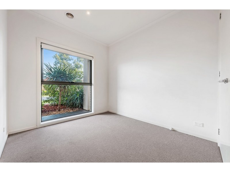 35 Mallacoota Way, Craigieburn VIC 3064