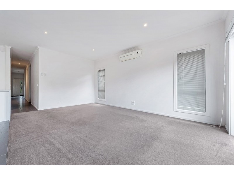 35 Mallacoota Way, Craigieburn VIC 3064