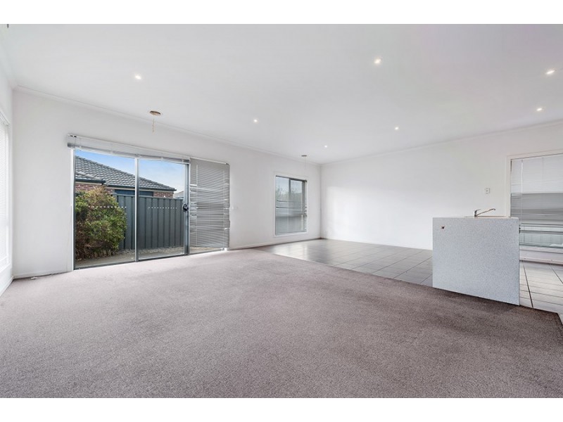 35 Mallacoota Way, Craigieburn VIC 3064