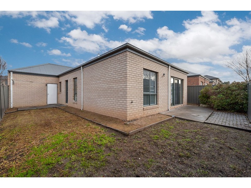 35 Mallacoota Way, Craigieburn VIC 3064