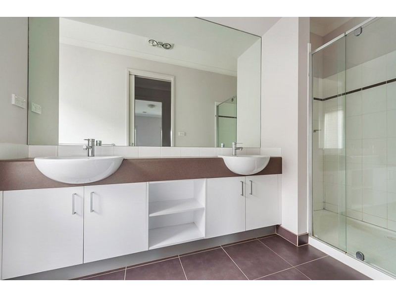 10 Healesville Loop, Craigieburn VIC 3064