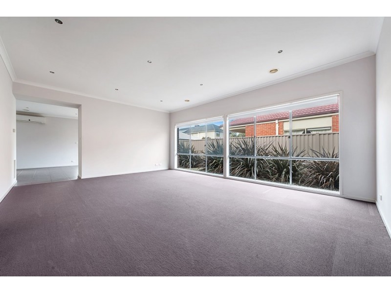 10 Healesville Loop, Craigieburn VIC 3064