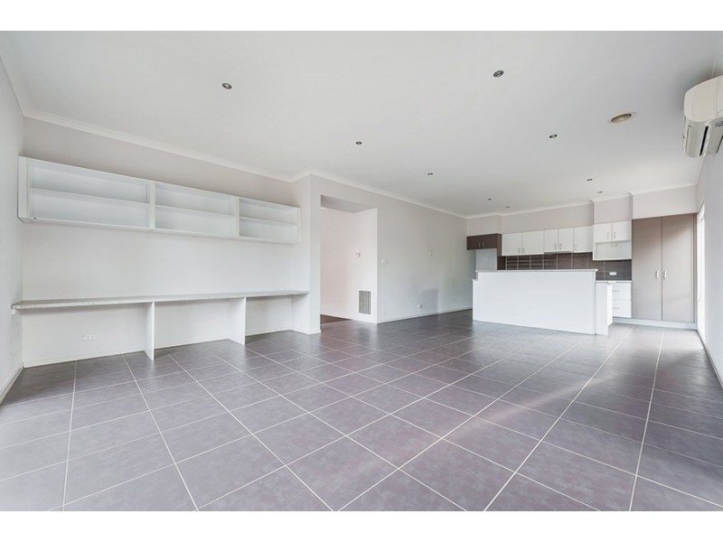 10 Healesville Loop, Craigieburn VIC 3064