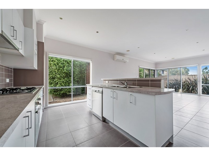 10 Healesville Loop, Craigieburn VIC 3064