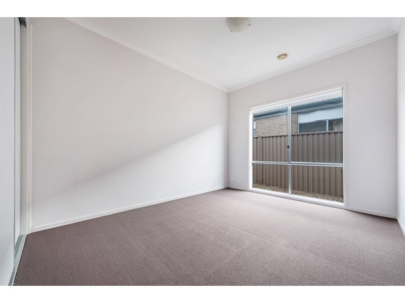 10 Healesville Loop, Craigieburn VIC 3064