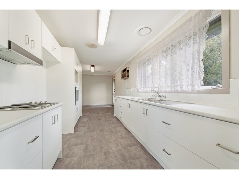 28 Blaxland Drive, Sunbury VIC 3429
