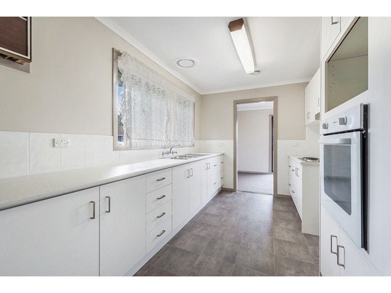 28 Blaxland Drive, Sunbury VIC 3429