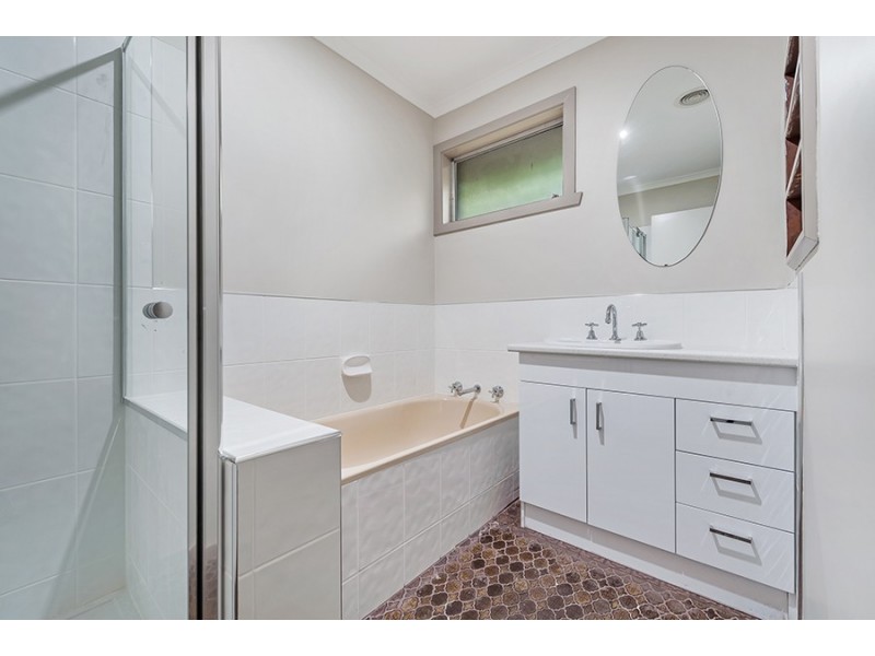 28 Blaxland Drive, Sunbury VIC 3429