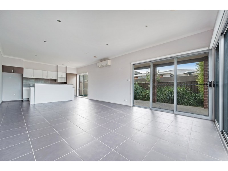 10 Healesville Loop, Craigieburn VIC 3064