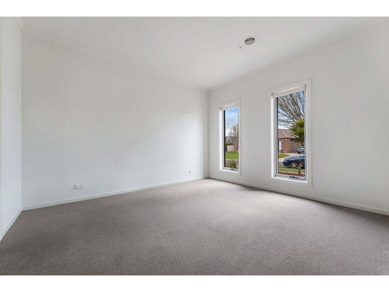 15 Pymble Gardens, Craigieburn VIC 3064