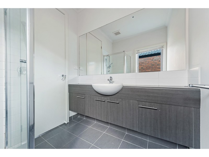 15 Pymble Gardens, Craigieburn VIC 3064