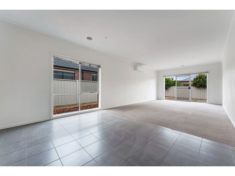 15 Pymble Gardens, Craigieburn VIC 3064