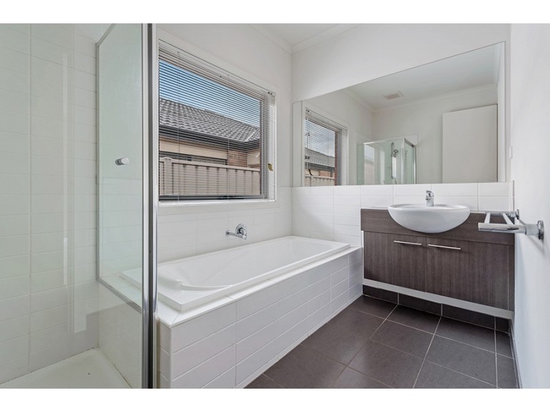 15 Pymble Gardens, Craigieburn VIC 3064