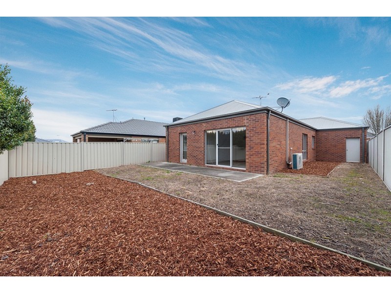 15 Pymble Gardens, Craigieburn VIC 3064