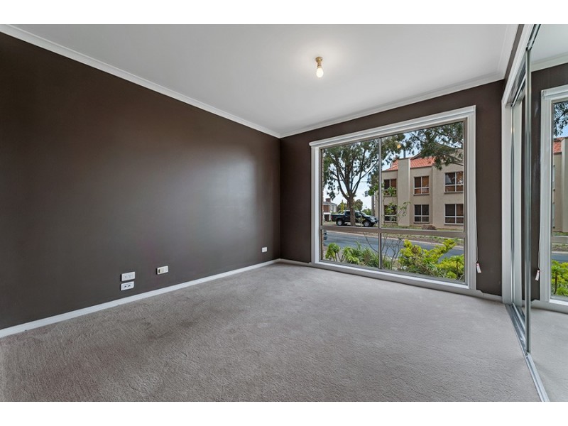 18 Pickersgill Crescent, Roxburgh Park VIC 3064