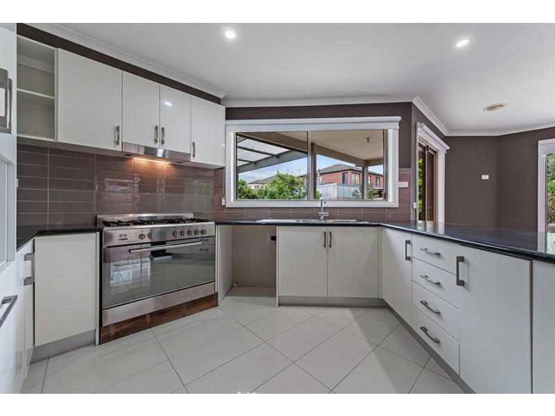 18 Pickersgill Crescent, Roxburgh Park VIC 3064