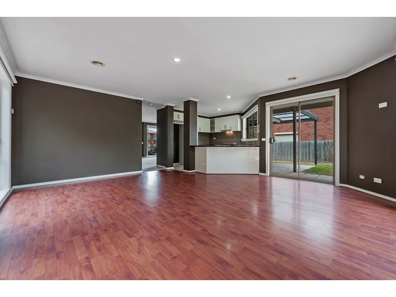 18 Pickersgill Crescent, Roxburgh Park VIC 3064