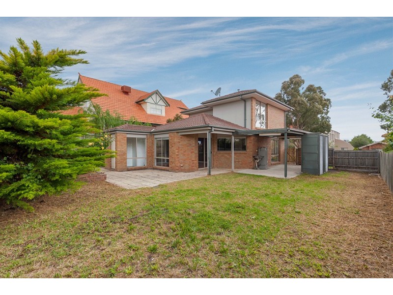 18 Pickersgill Crescent, Roxburgh Park VIC 3064