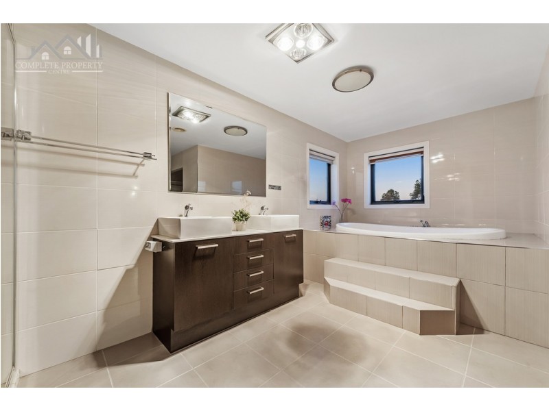 13 The Dress Circle, Oaklands Junction VIC 3063