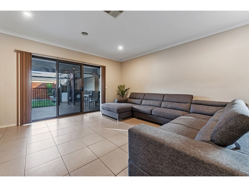 14 Cordyline Grove, Craigieburn VIC 3064